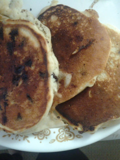 A picture of VERY fluffy and light pancakes.
