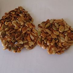 A picture of Crunchy Caramel Nuts.