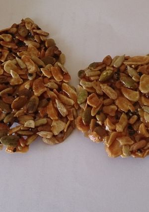 A picture of Crunchy Caramel Nuts.