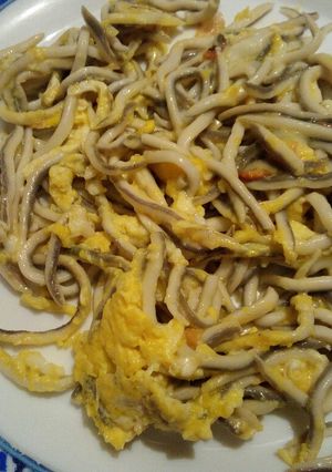 Foto principal de Gulas con ajo y huevo