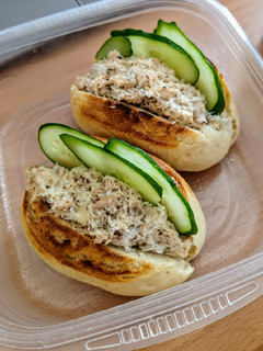 鮪魚起司沙拉佐黃瓜 的食譜成品照片