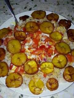 Shinkafa da wake da plantain ainihin hoton girkin