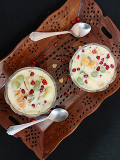 फ्रूट कस्टर्ड (fruit custard recipe in hindi) रेसिपी मुख्य फोटो