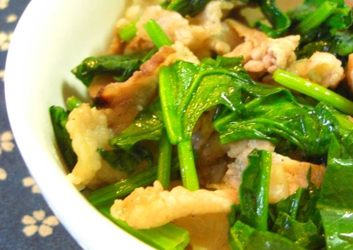Stir-Fried Pork and Spinach