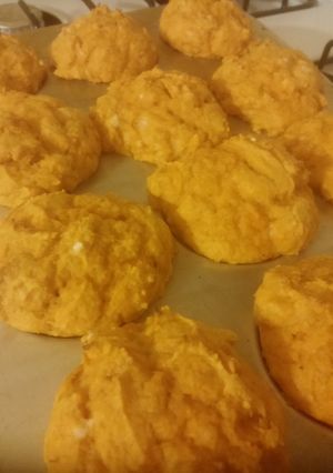 A picture of Super easy pumpkin cupcakes.