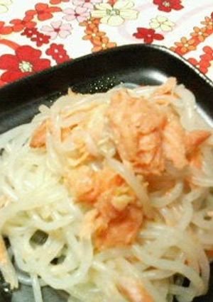 A picture of Sesame Flavored Shirataki Noodles and Salted Salmon Stir Fry.