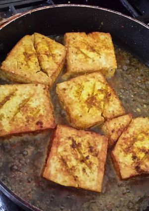 A picture of Fried tofu in lemongrass.