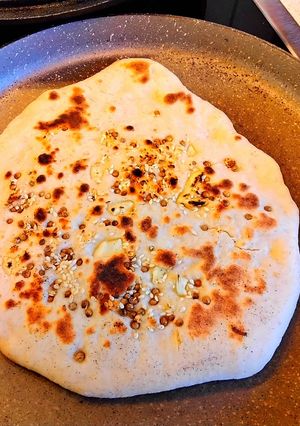 Joghurtos naan kenyér recept fotója