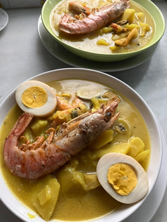 Una foto de Guisado de pescado con mariscos, mi bouillabaisse o bullabesa, en olla rápida!