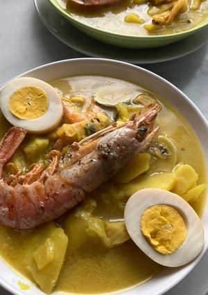 Una foto de Guisado de pescado con mariscos, mi bouillabaisse o bullabesa, en olla rápida!