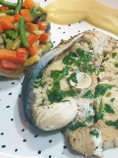 Una foto de Tintorera macerada en papillote en estuche Lékué