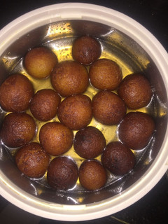 गुलाब जामुन (Gulab jamun recipe in Hindi) रेसिपी मुख्य फोटो