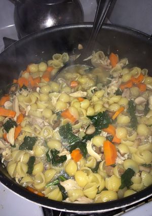 A picture of Chicken And Shells Soup.
