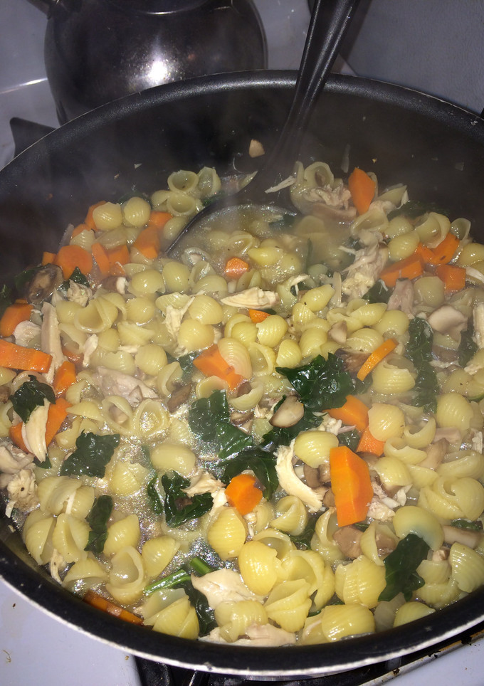 A picture of Chicken And Shells Soup.