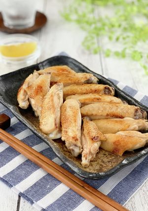 A picture of 3-Ingredient Izakaya-Style Salted Grilled Chicken Wings.