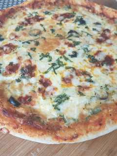 Una foto de Quiche de aceituna en base de pizza