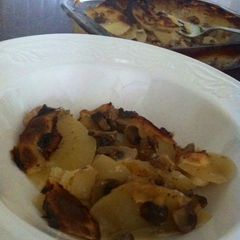 A picture of Potato and mushroom gratin.