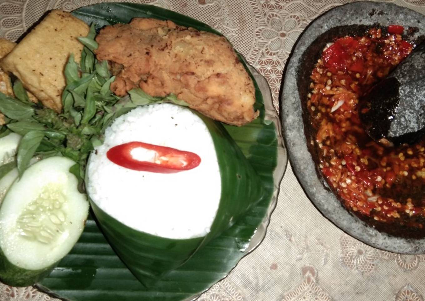 Ayam geprek sambal bawang