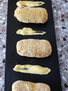 Una foto de Croquetas de puerros con dátiles y zanahorias "fritas" en Freidora de Aire