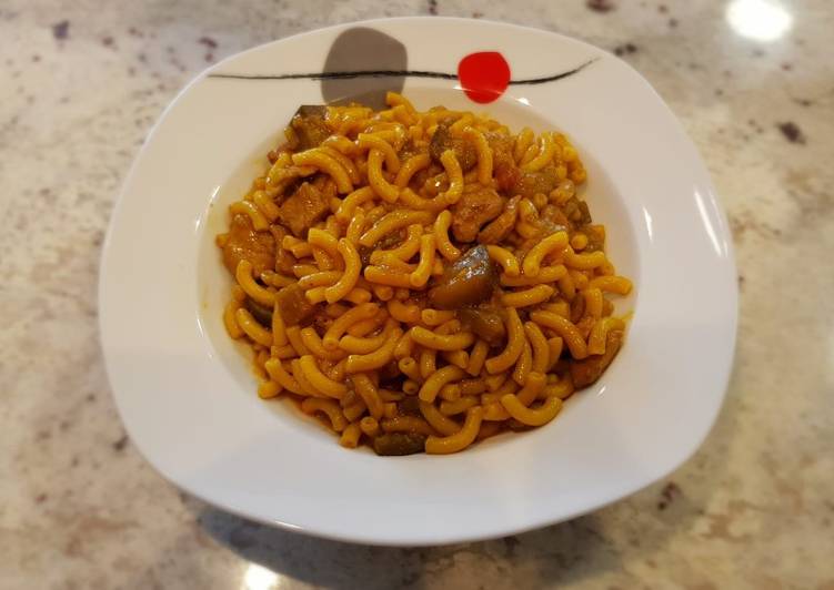 Fideuá de berenjenas y pollo