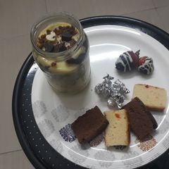 A picture of Custard filling in jar.