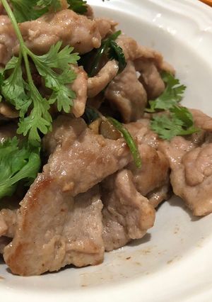รูปของ หมูกระเทียมพริกไทย
