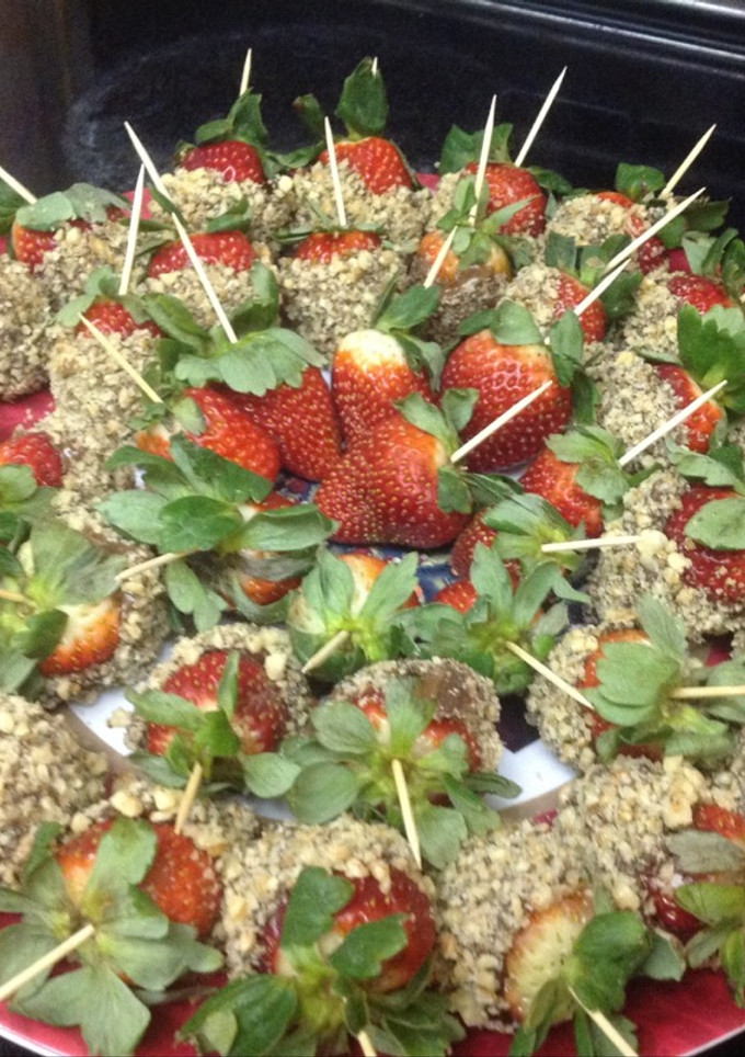 Una foto de Fresas Cubiertas de chocolate y nueces