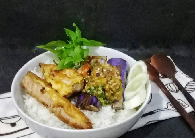 Resep Indonesian Rice Bowl Dengan Tuna Terong Dan Sambal Oleh Farida