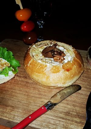 Une photo de Camembert rôti noix et figues