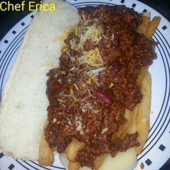 A picture of Chili french fries sandwich.