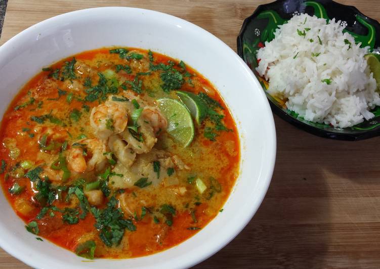 Simple Way to Prepare Homemade Moqueca De Peixe E Camarão