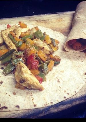 A picture of Healthy chicken and bell pepper burrito.