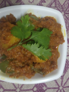 ભરેલા રીંગણા બટાકા નું શાક (Bharela Ringan Bataka Shak Recipe In Gujarati) રેસીપી મુખ્ય ફોટો