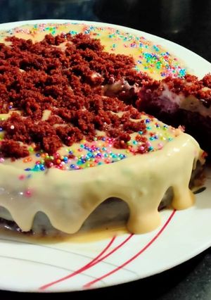 A picture of Red Velvet Drip Cake.
