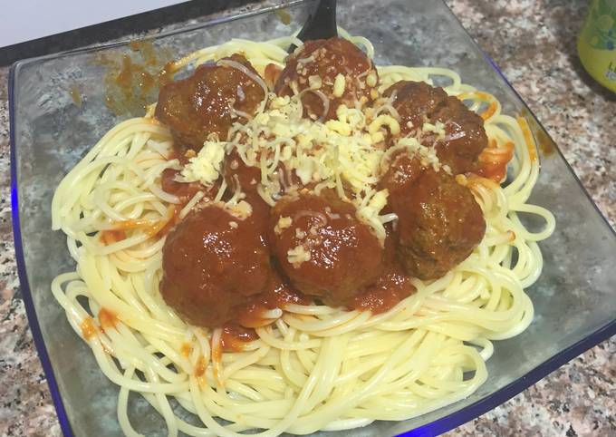 Spaghetti And Meatballs In Tomato Sauce