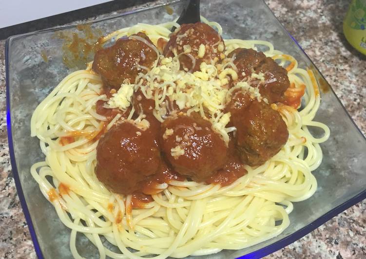 Spaghetti And Meatballs In Tomato Sauce