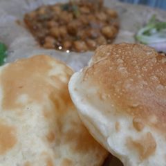 A picture of Bhature.