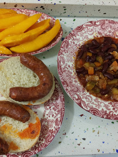 Una foto de Alubias rojas con verduras y chorizo ibérico