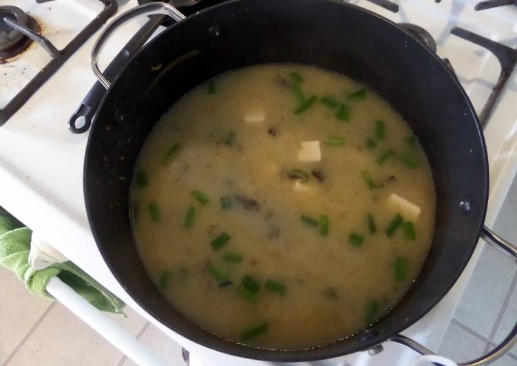 Monday Fresh Miso Soup / Wakame and Tofu