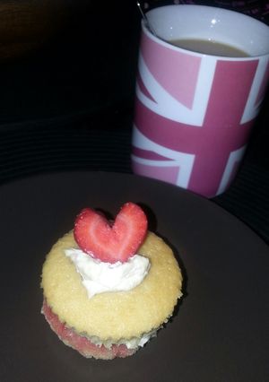 A picture of Valentine Vicky Sponge Cupcakes.