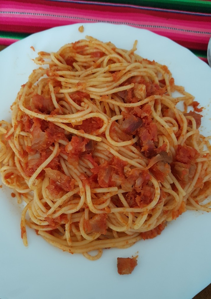 Una foto de Pasta All'Amatriciana- 4 personas