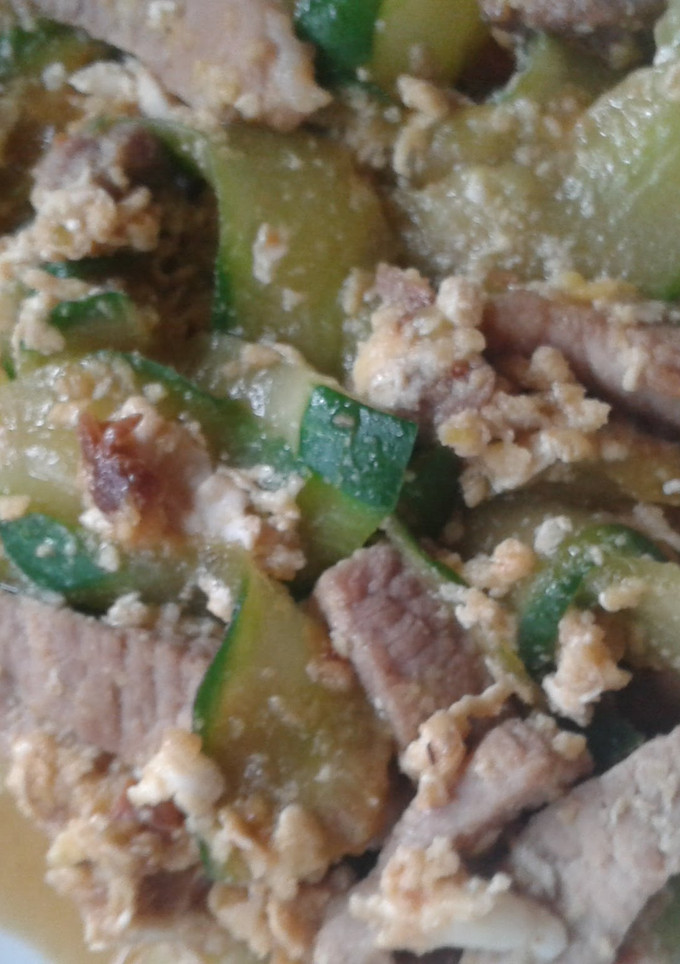 A picture of Pad Tang, stir fry pork with cucumber.