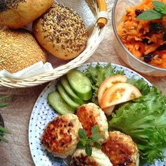 A picture of Chicken & Tofu patties.