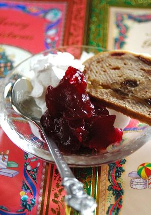 A picture of Easy Cranberry Sauce.