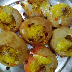 Dahi batata puri A picture of Dahi batata puri.