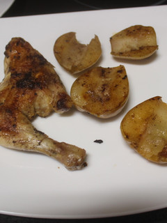 Una foto de Contramuslos de pollo con patatas al grill doble con curry