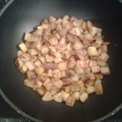 A picture of Fried potatoes.