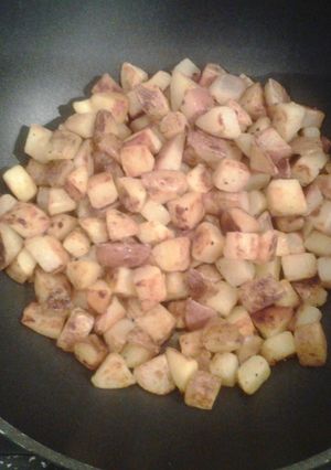 A picture of Fried potatoes.