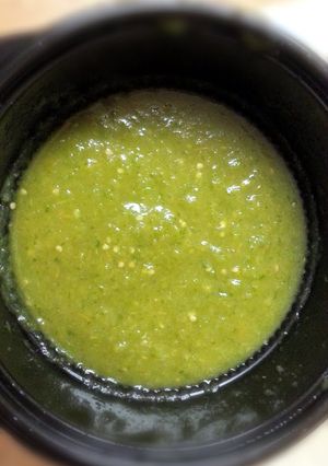 A picture of chile verde sauce.