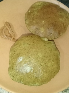 बथुआ पूड़ी (Bathua Puri recipe in hindi) रेसिपी मुख्य फोटो